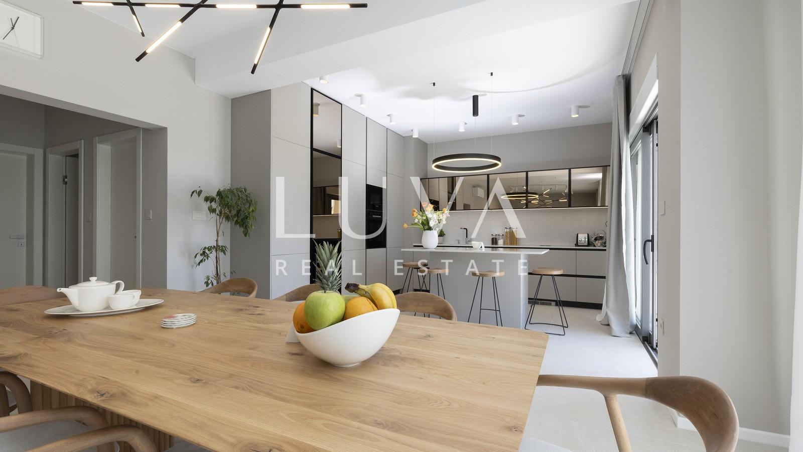 Split, luksuzna vila s pogledom na more, 220 m2 za dugoročni najam