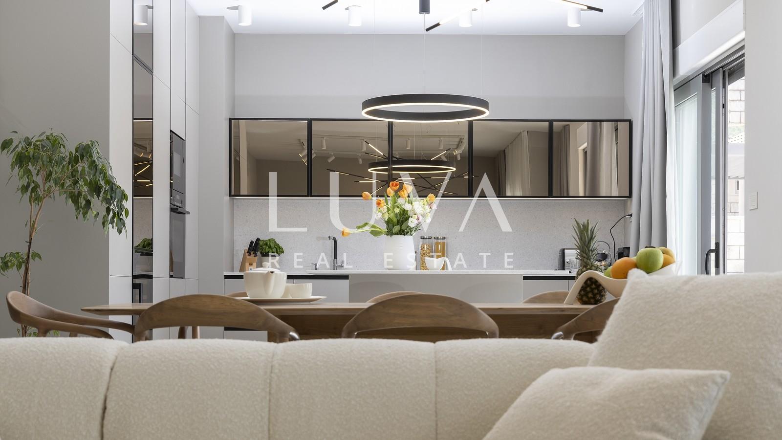 Split, luksuzna vila s pogledom na more, 220 m2 za dugoročni najam