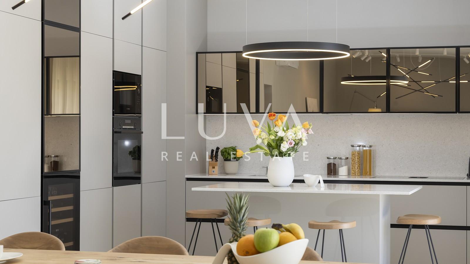 Split, luksuzna vila s pogledom na more, 220 m2 za dugoročni najam