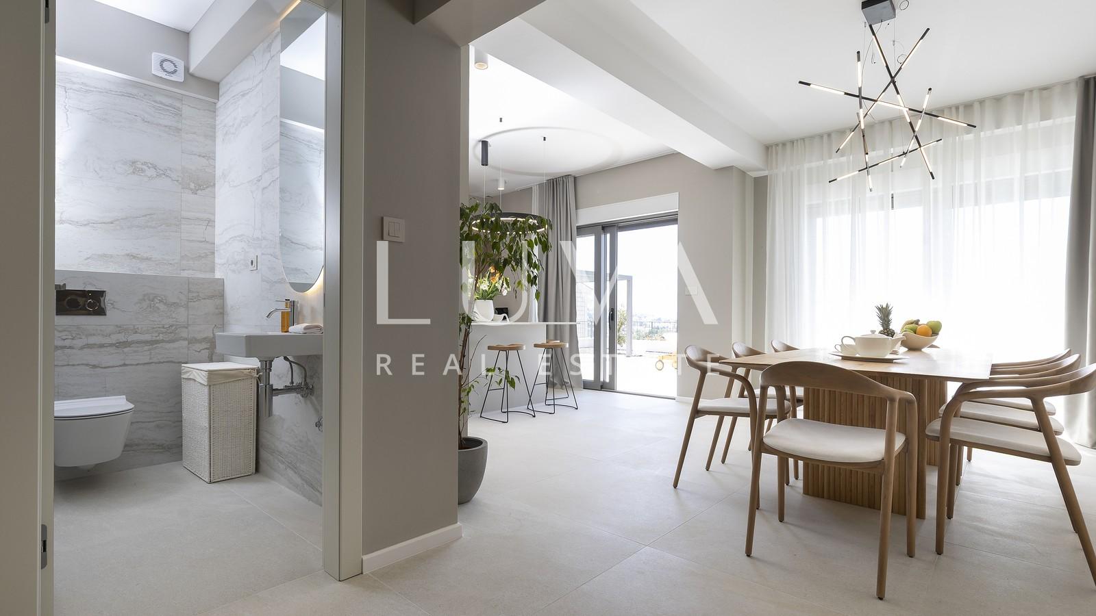 Split, luksuzna vila s pogledom na more, 220 m2 za dugoročni najam