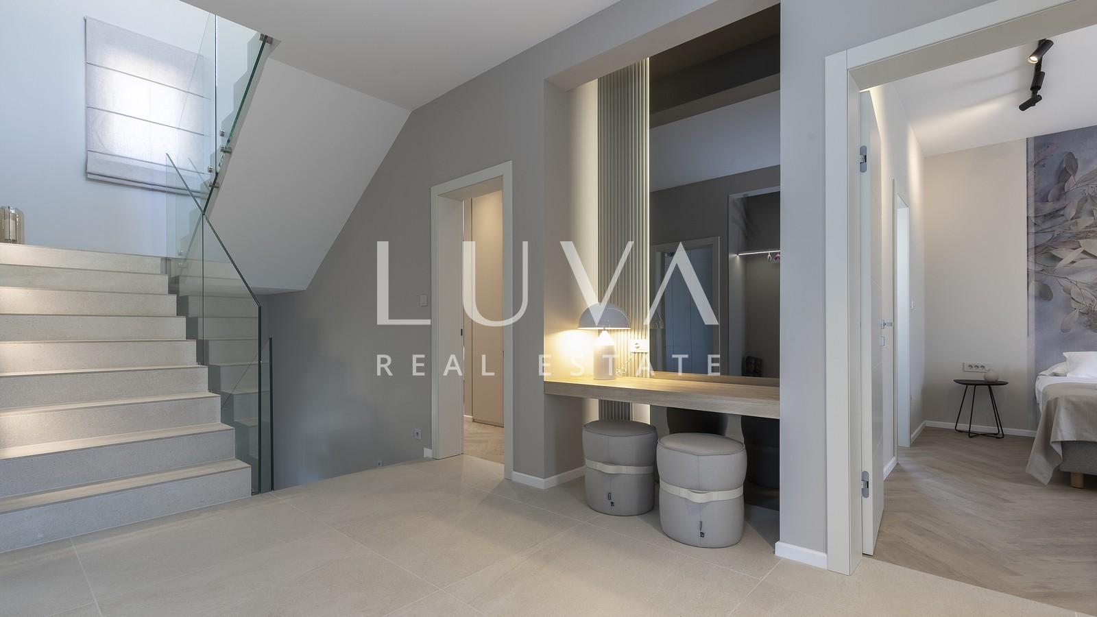 Split, luksuzna vila s pogledom na more, 220 m2 za dugoročni najam