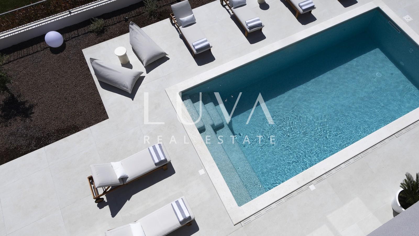 Split, luksuzna vila s pogledom na more, 220 m2 za dugoročni najam