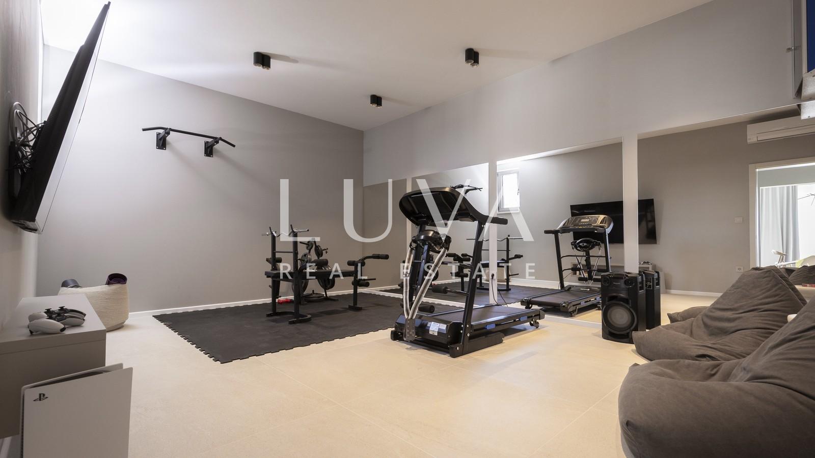 Split, luksuzna vila s pogledom na more, 220 m2 za dugoročni najam