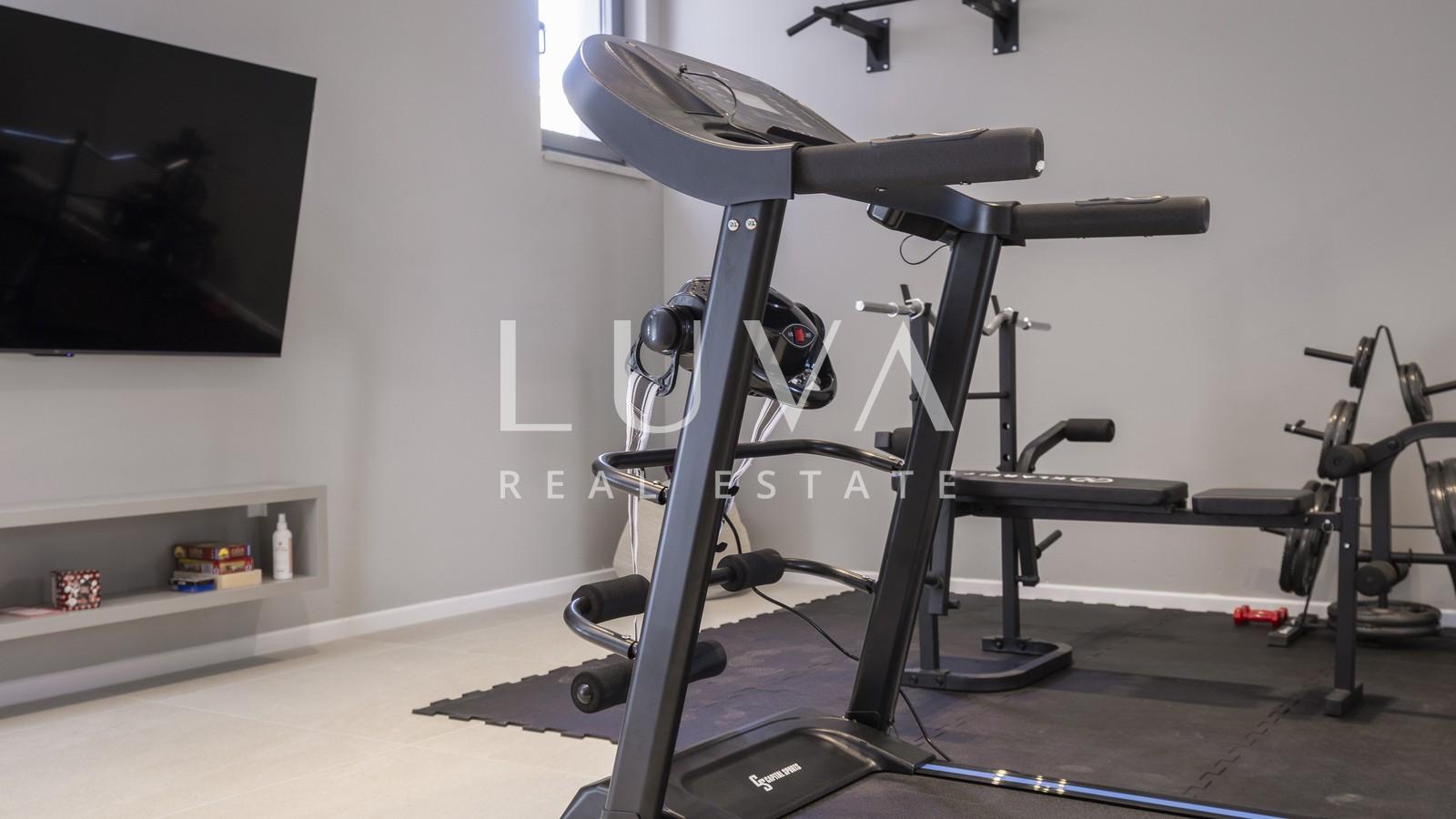 Split, luksuzna vila s pogledom na more, 220 m2 za dugoročni najam