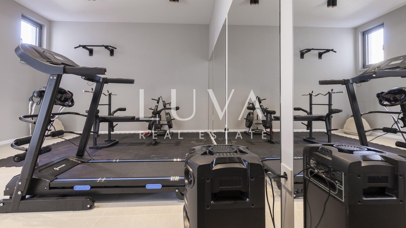 Split, luksuzna vila s pogledom na more, 220 m2 za dugoročni najam