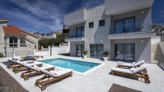 Split, luxury villa with sea view, 220 m² for long-term rent