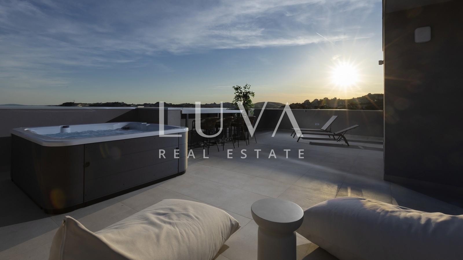 Split, luksuzna vila s pogledom na more, 220 m2 za dugoročni najam