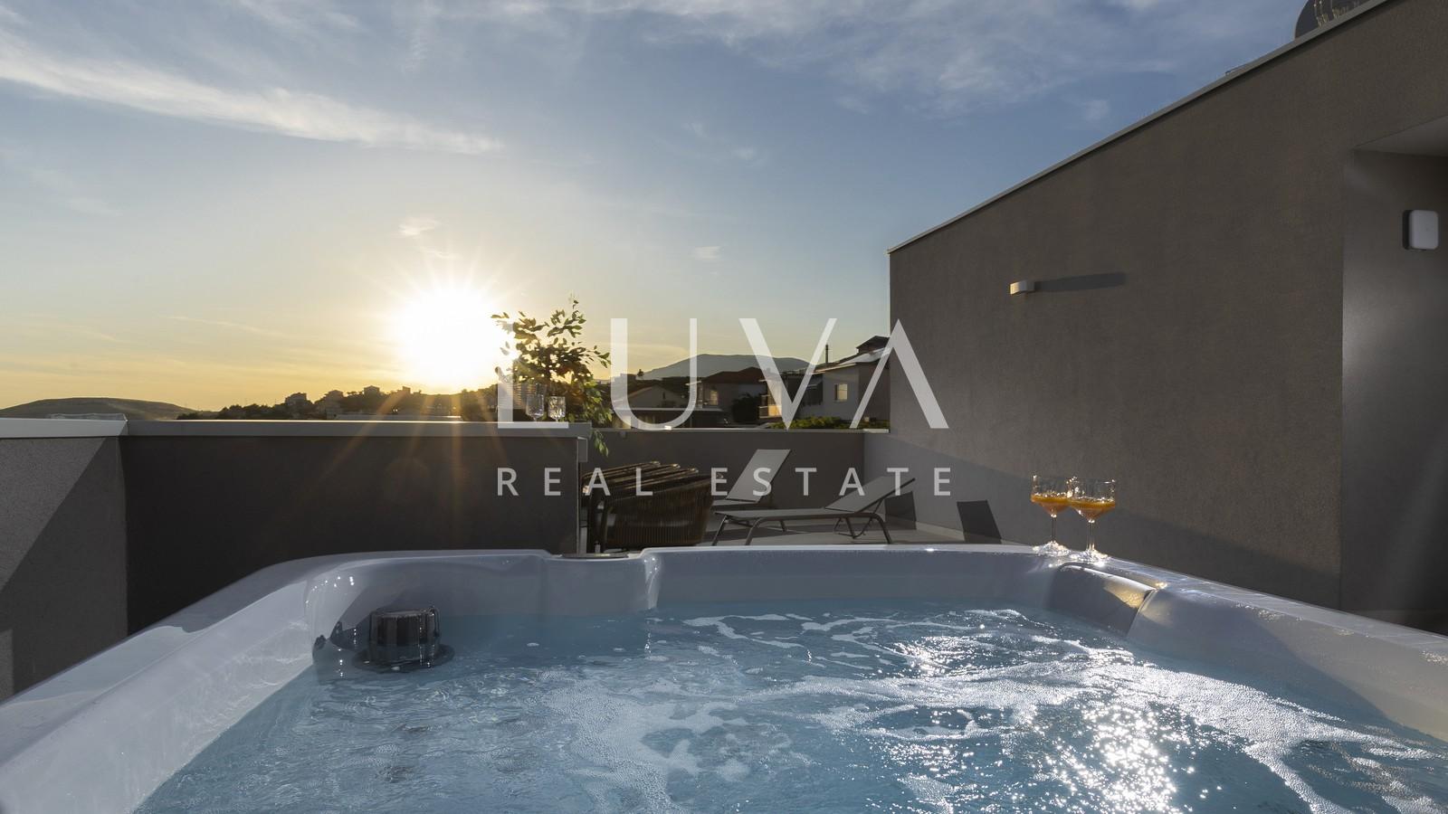 Split, luksuzna vila s pogledom na more, 220 m2 za dugoročni najam