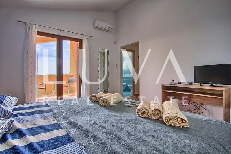 Istra, Štokovci, kuća s bazenom i minigolf igralištem, 290 m2