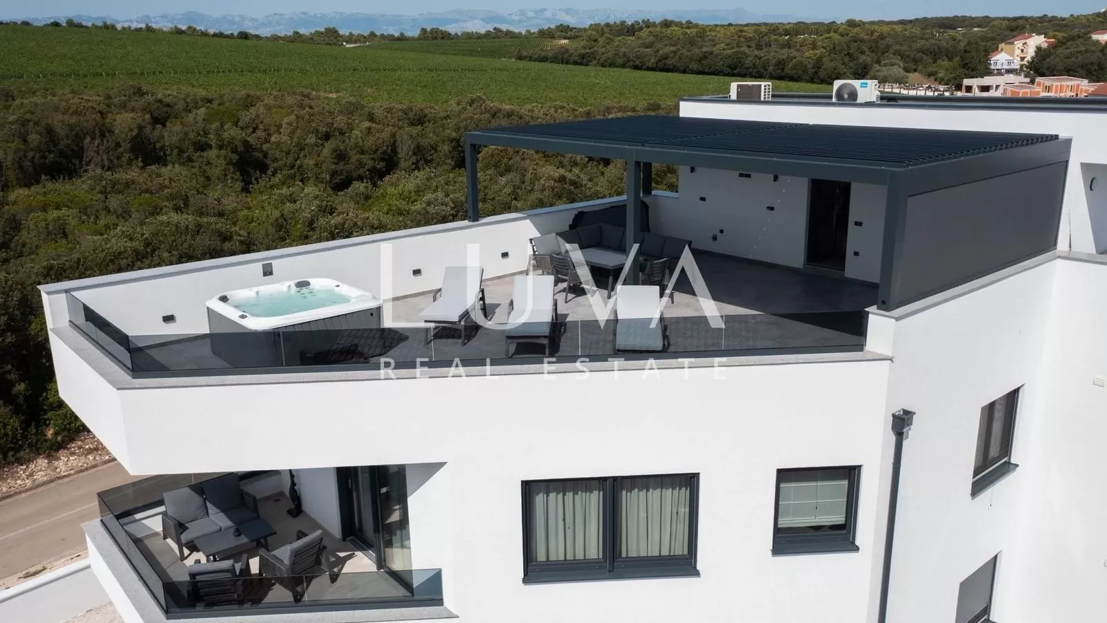 Zadar, Petrčane, luxury penthouse with roof terrace, 161.6 m²
