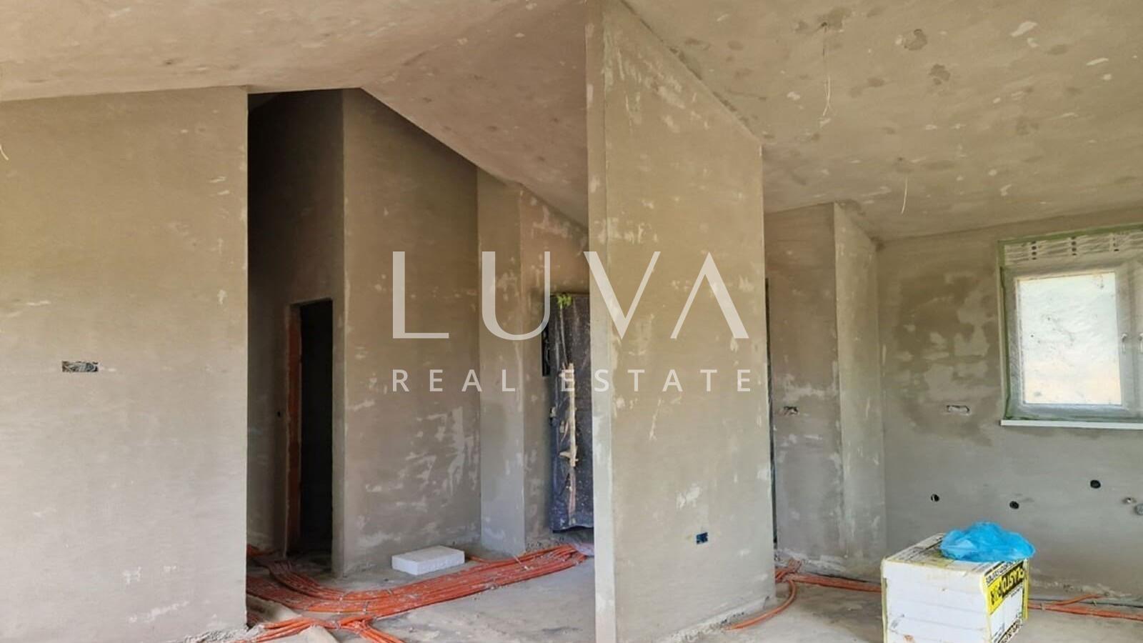 Istria, Kaštelir, modern ground floor house of 92 m² with swimming pool for sale