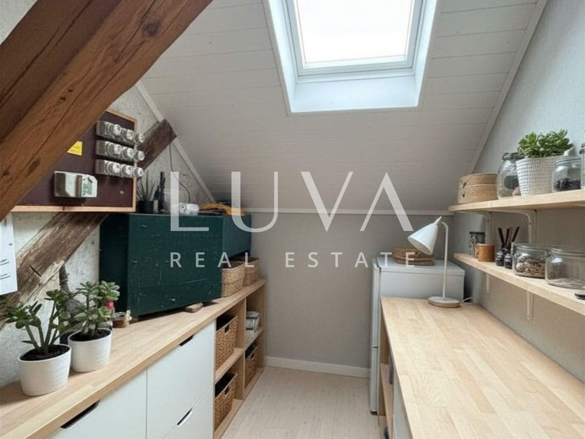 Zagreb, Britanski trg, four-room apartment for renovation, 142 m²