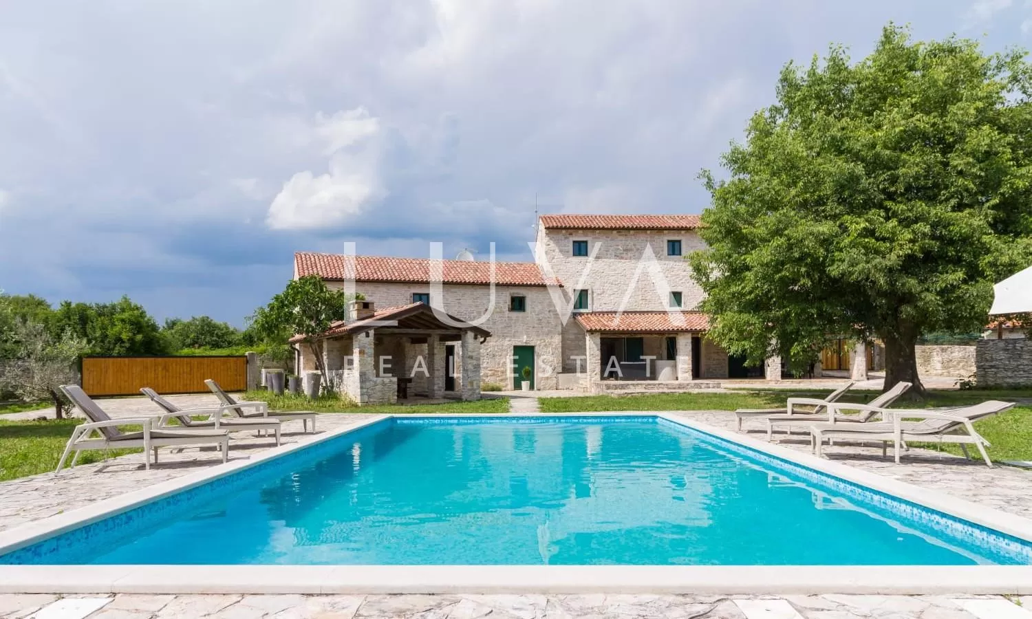Barban, Istria, luxurious stone villa with pool for sale