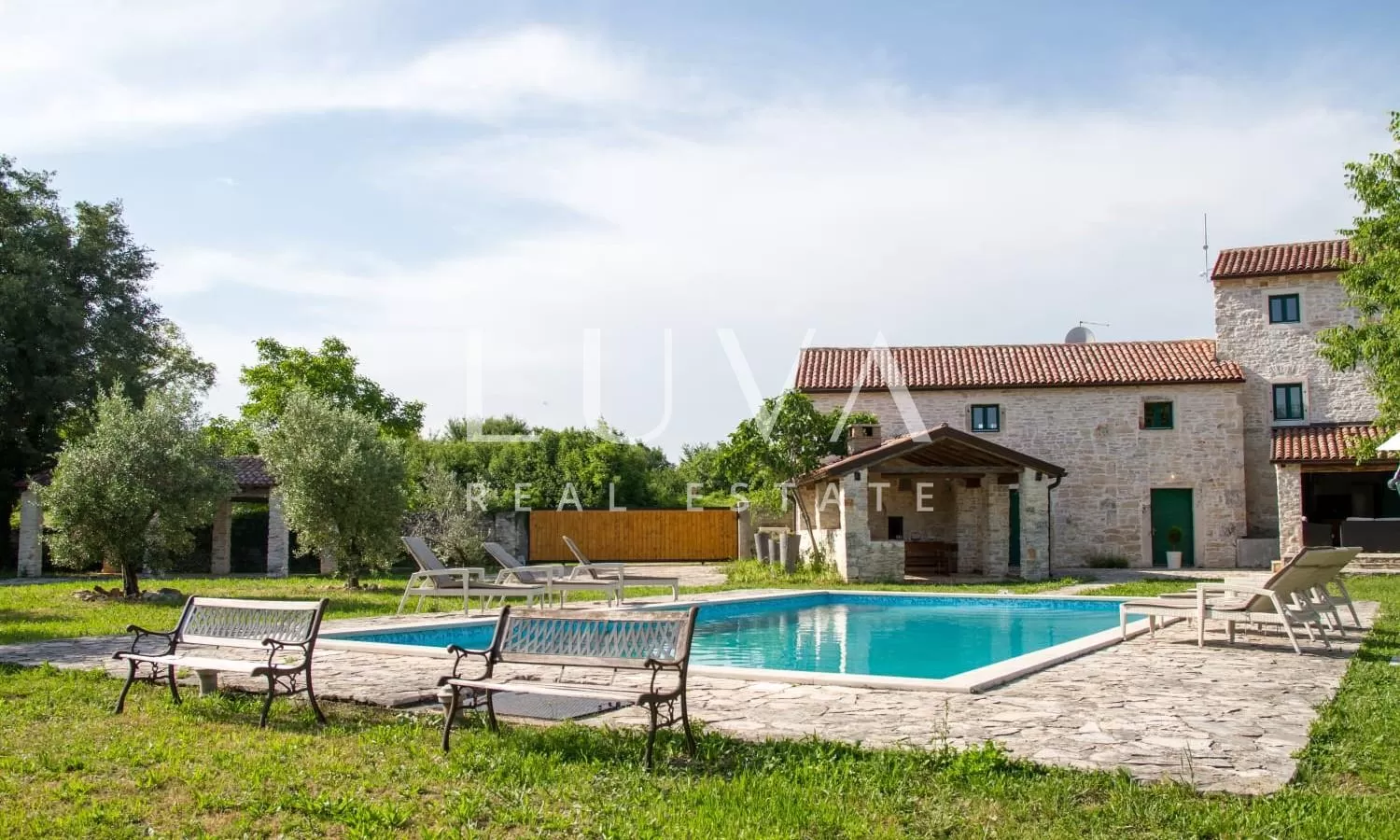 Barban, Istria, luxurious stone villa with pool for sale