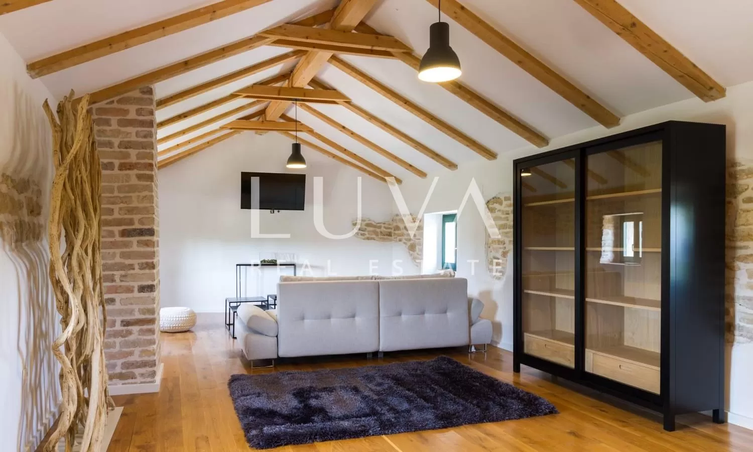 Barban, Istria, luxurious stone villa with pool for sale