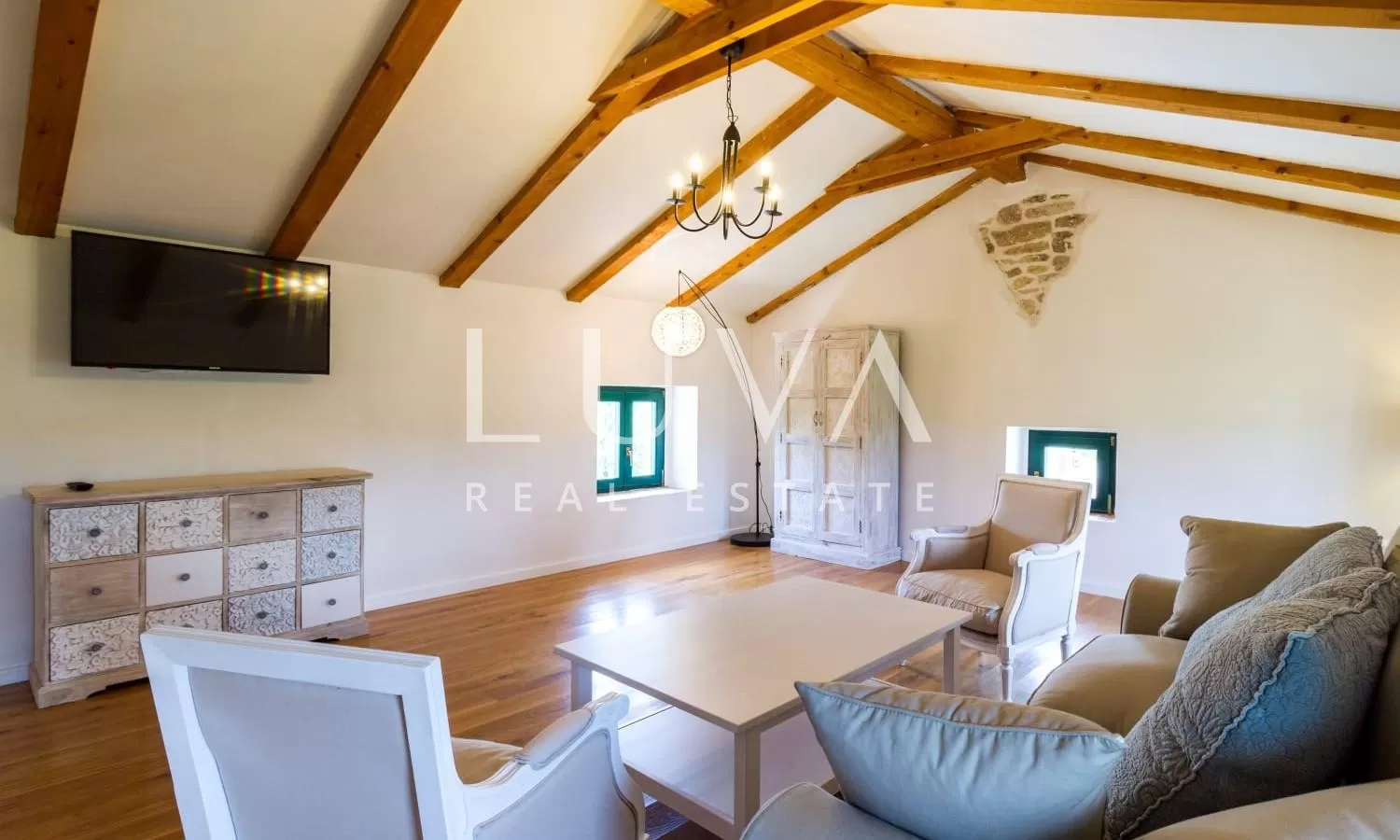 Barban, Istria, luxurious stone villa with pool for sale