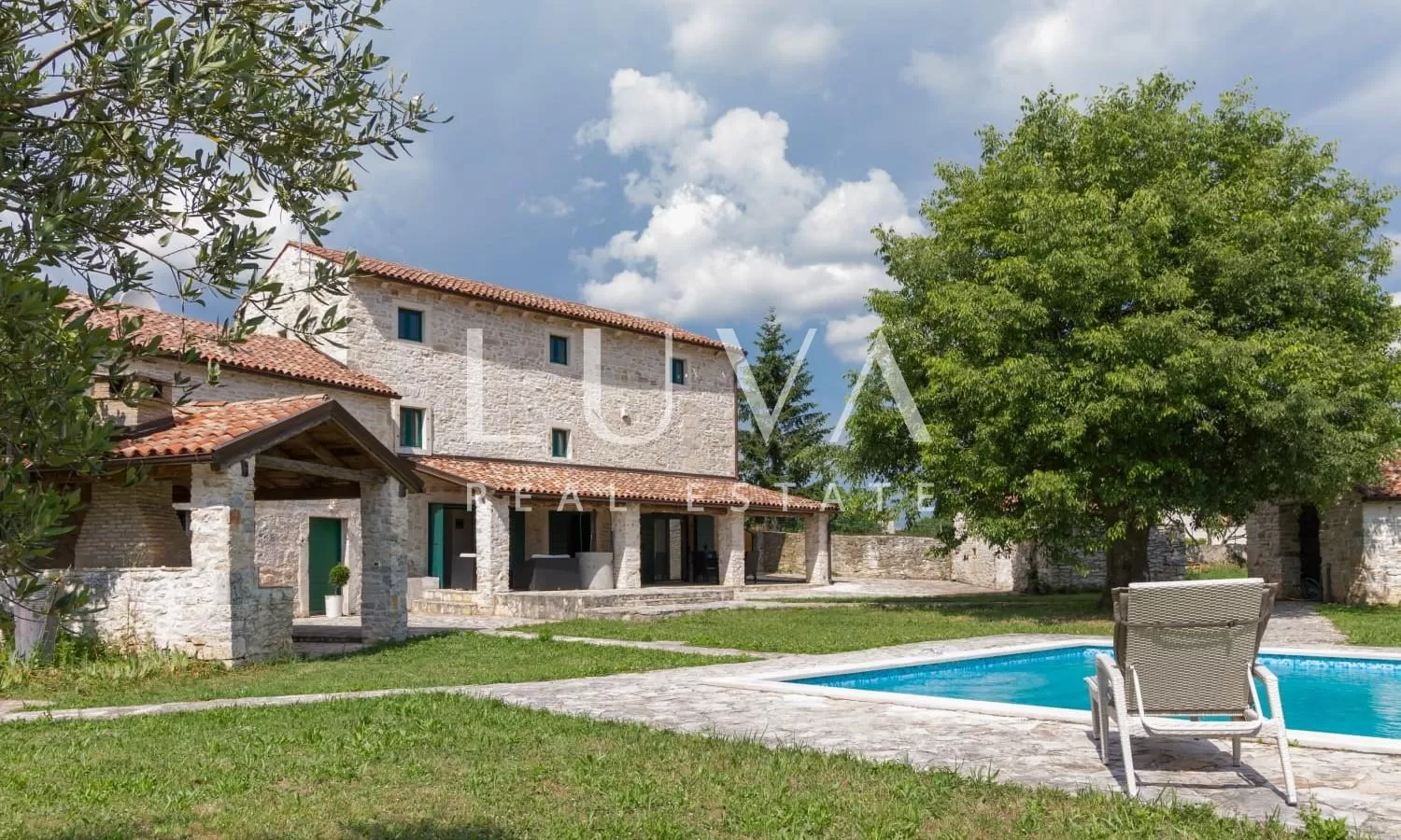 Barban, Istria, luxurious stone villa with pool for sale