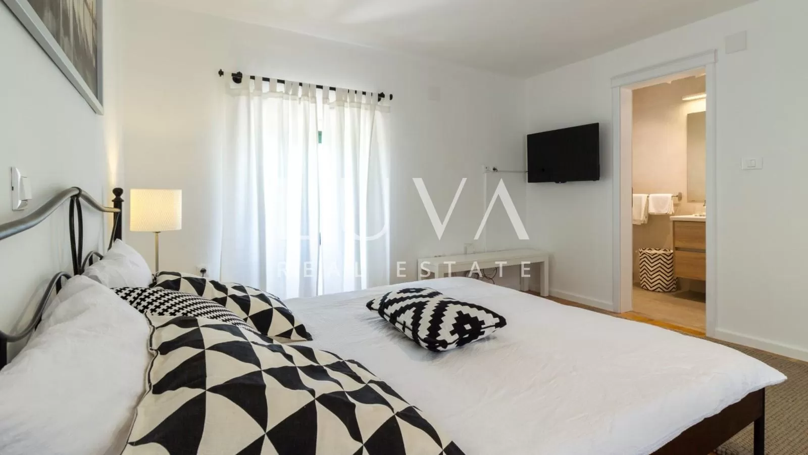Barban, Istria, luxurious stone villa with pool for sale
