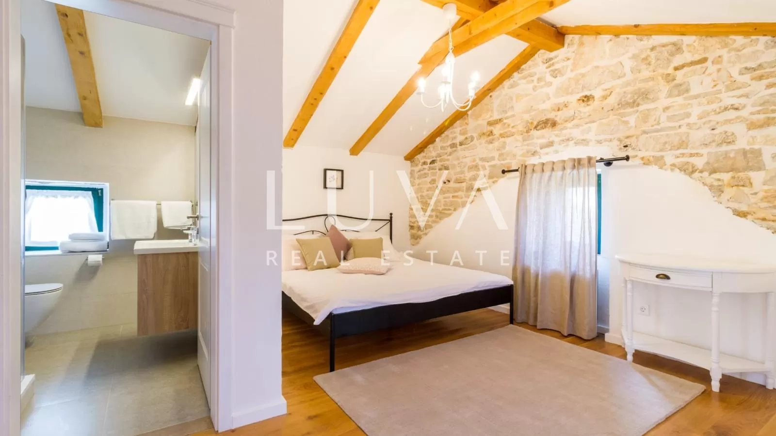Barban, Istria, luxurious stone villa with pool for sale