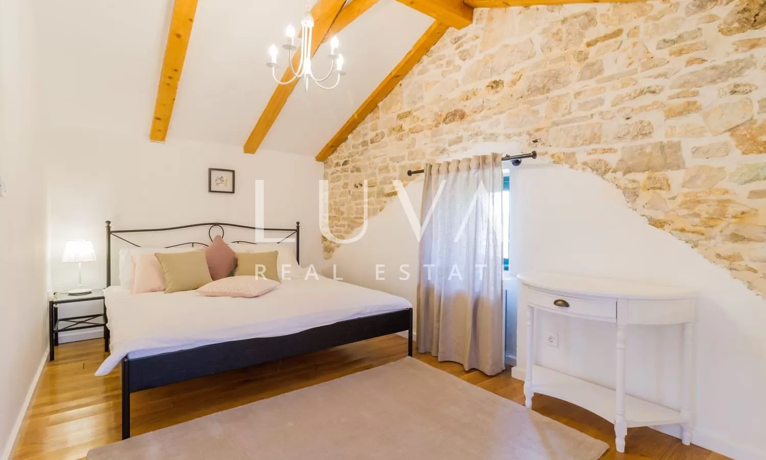 Barban, Istria, luxurious stone villa with pool for sale