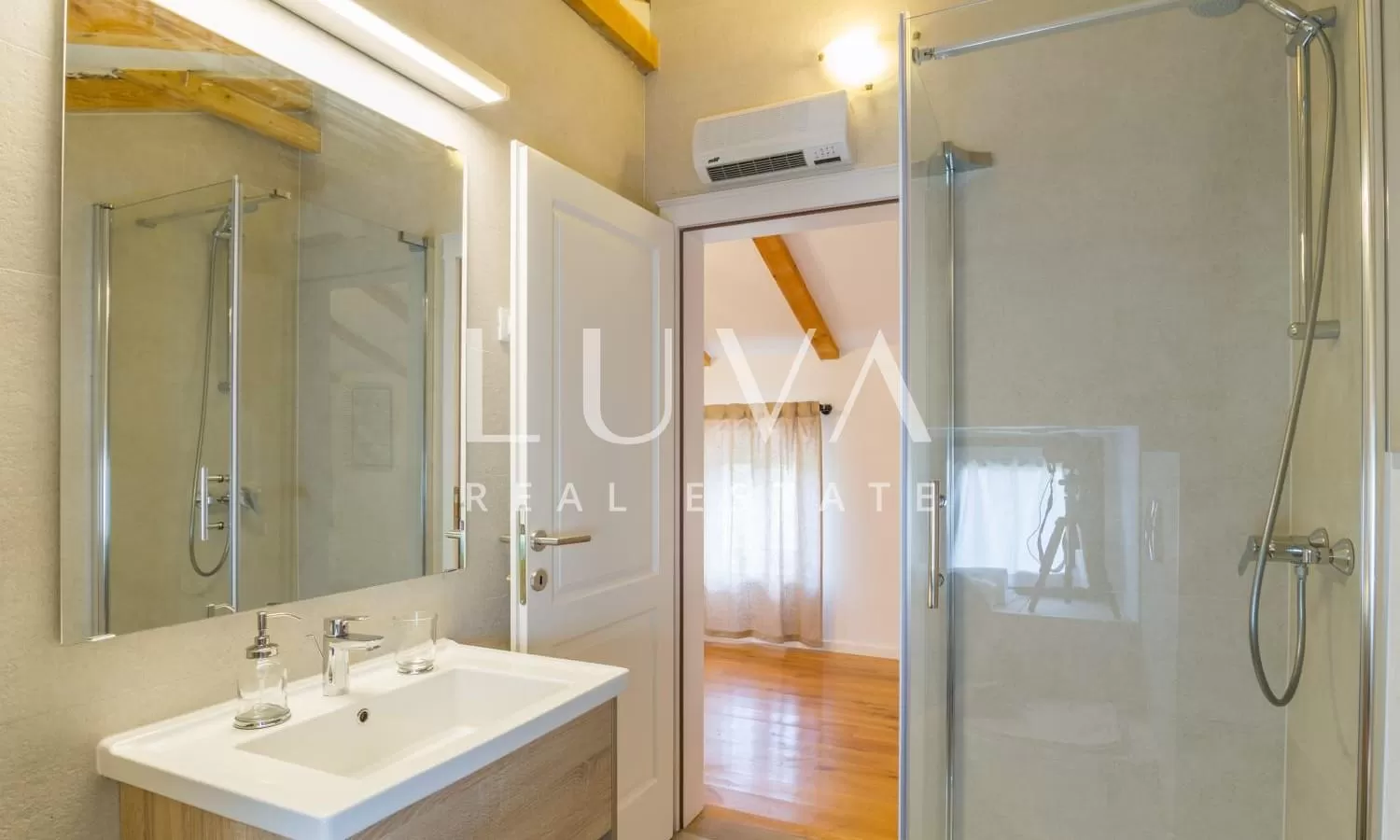 Barban, Istria, luxurious stone villa with pool for sale