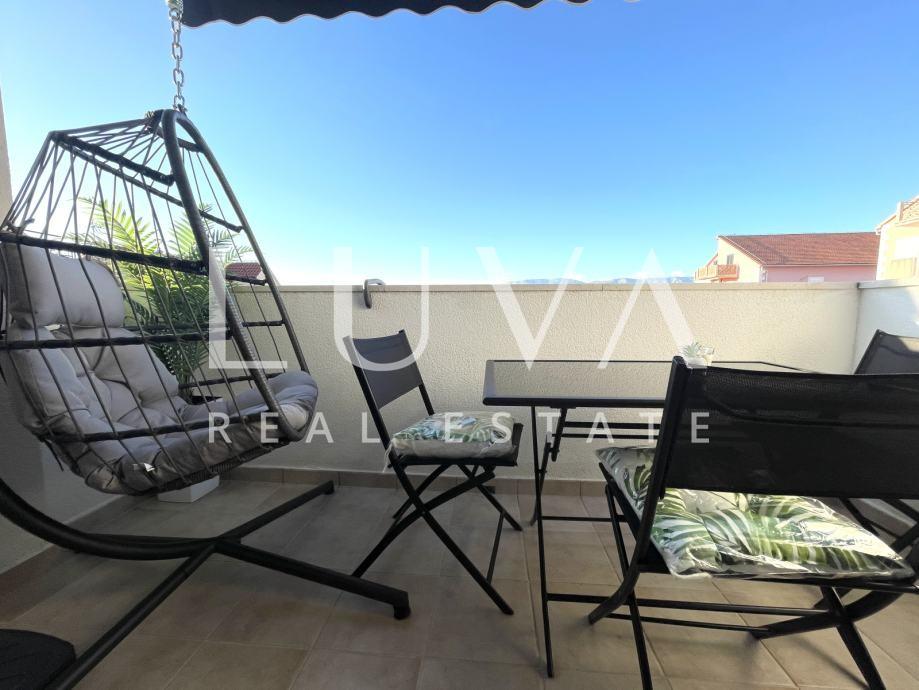 Brač, Supetar, modernly furnished apartment with sea view for sale