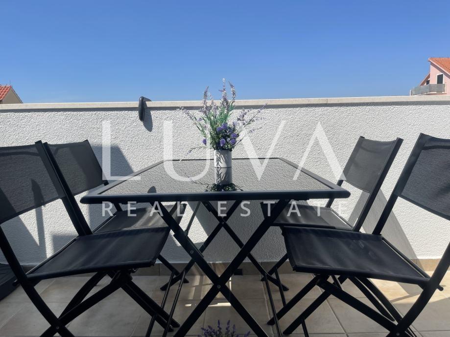 Brač, Supetar, modernly furnished apartment with sea view for sale