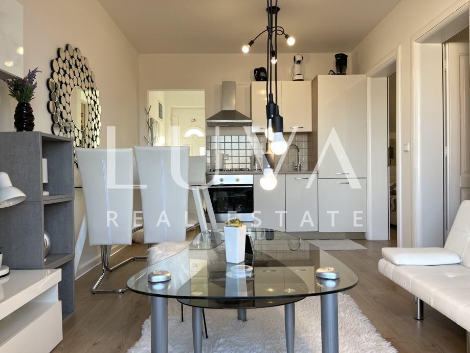 Brač, Supetar, modernly furnished apartment with sea view for sale