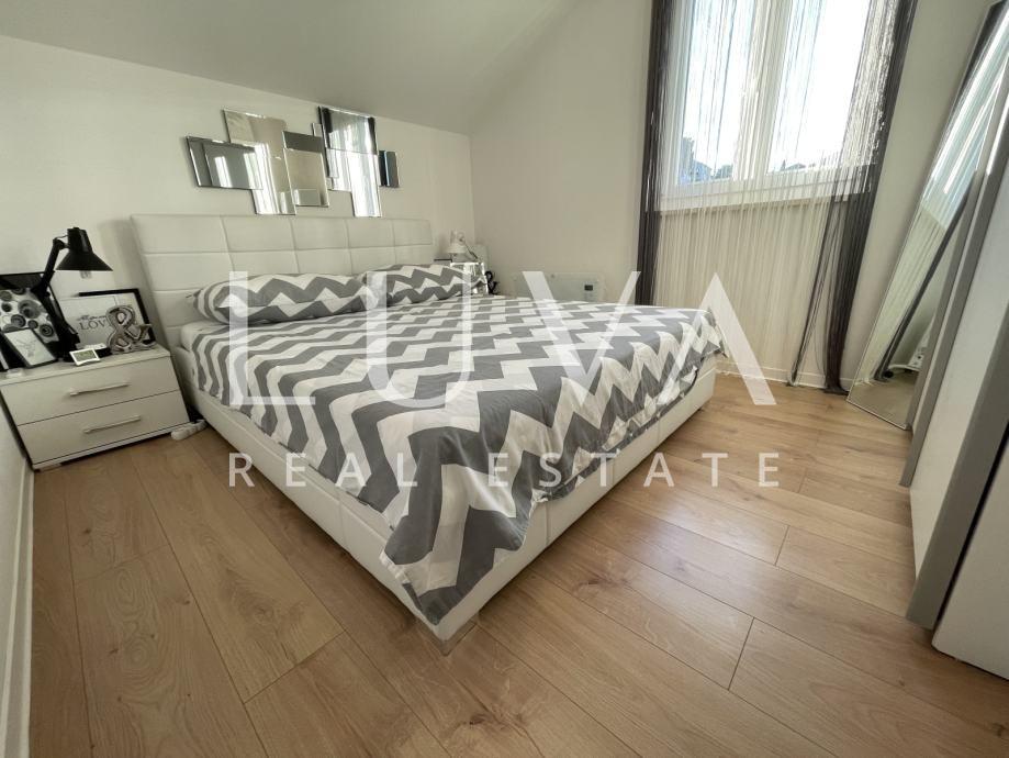 Brač, Supetar, modernly furnished apartment with sea view for sale