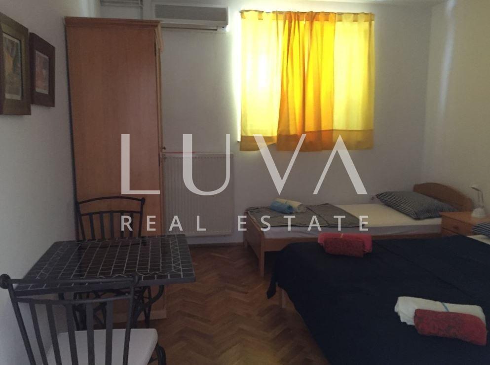 Brač, Supetar, three-storey building, established tourist property with sea view