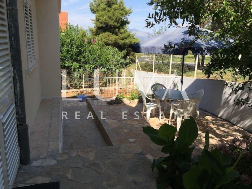 Brač, Supetar, three-storey building, established tourist property with sea view