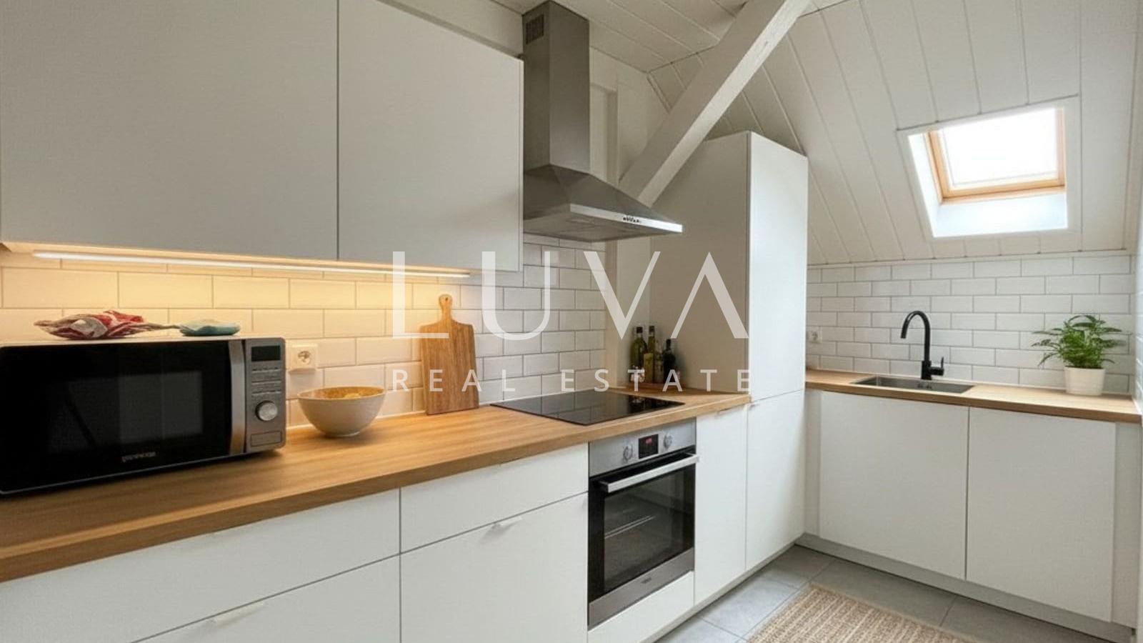 Zagreb, Britanski trg, four-room apartment for renovation, 142 m²