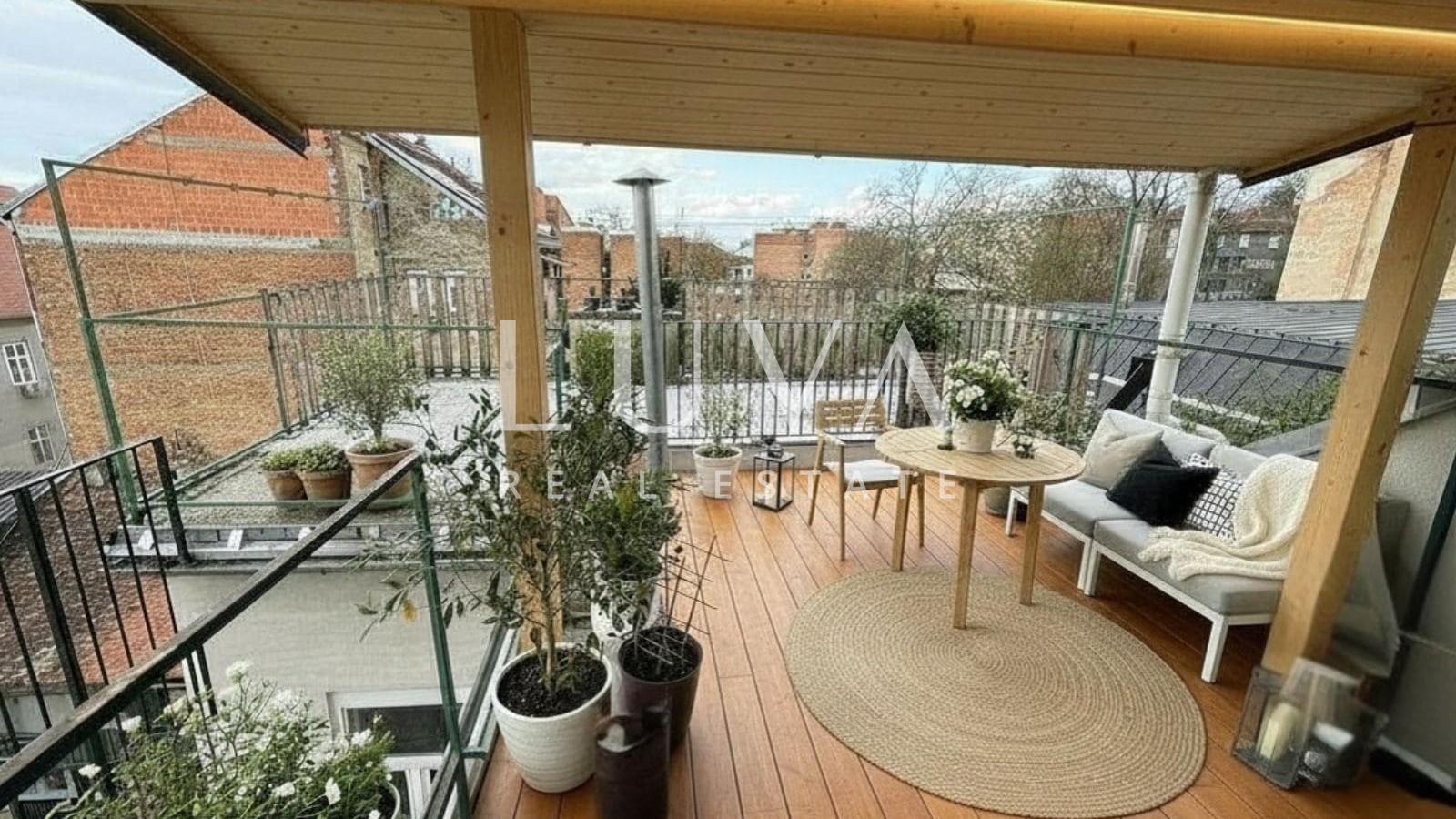 Zagreb, Britanski trg, four-room apartment for renovation, 142 m²