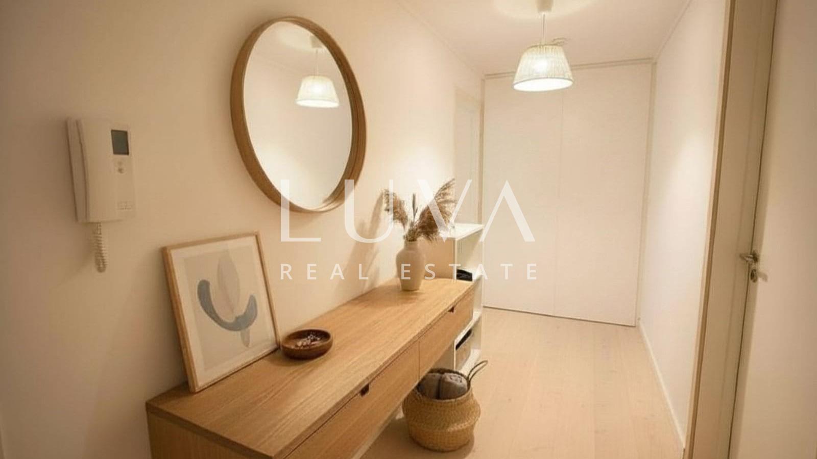 Zagreb, Britanski trg, four-room apartment for renovation, 142 m²