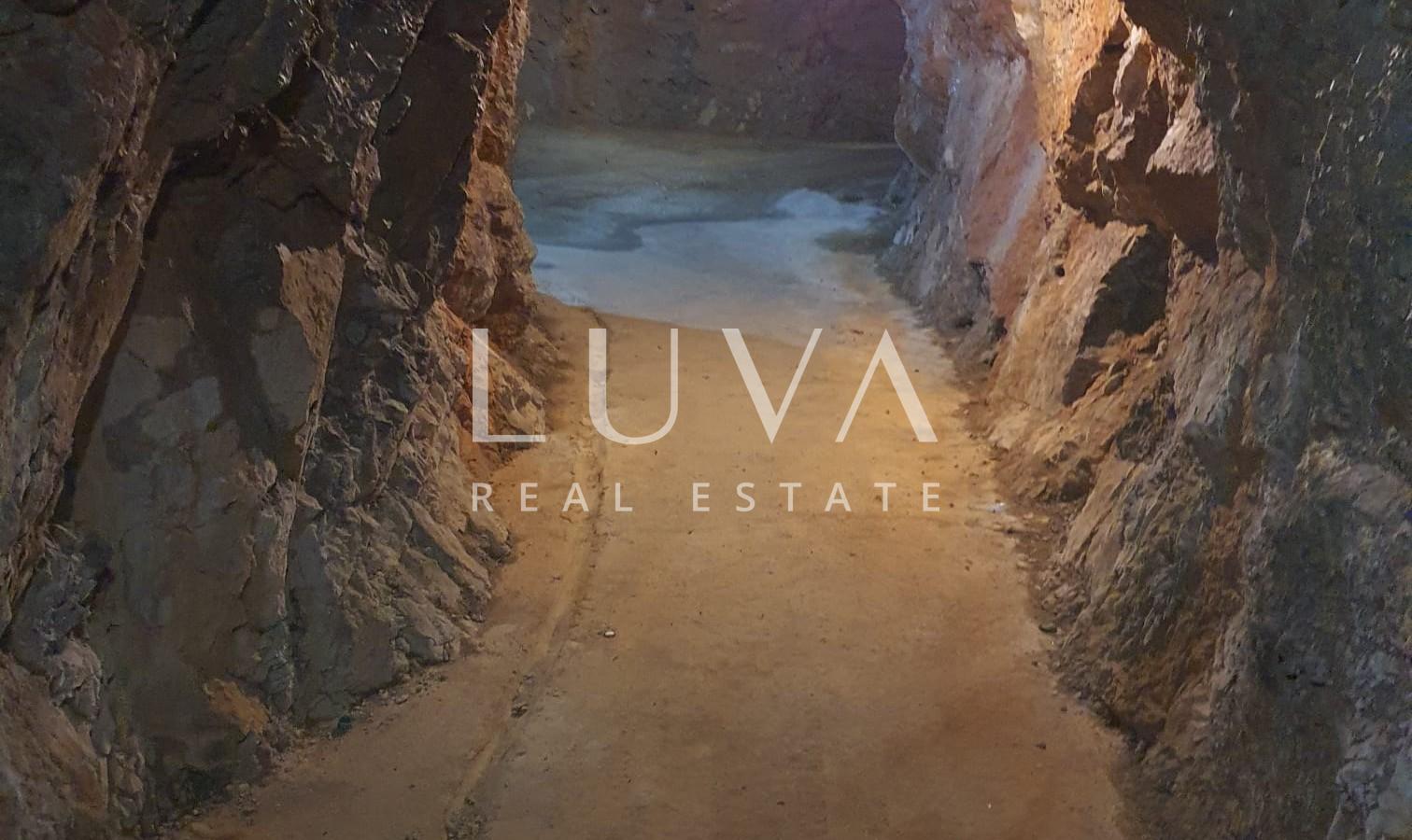 Senj, center, commercial space/night club, 1007 m² for sale