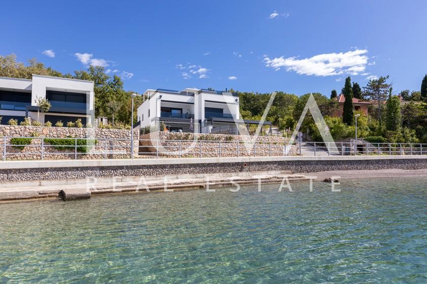 Krk, Omišalj, luxury apartment with roof terrace by the sea, for sale