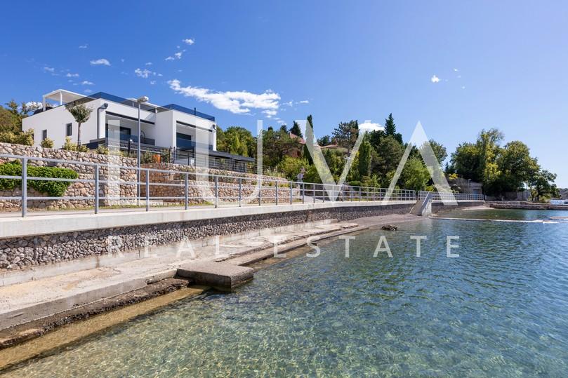 Krk, Omišalj, luxury apartment with roof terrace by the sea, for sale