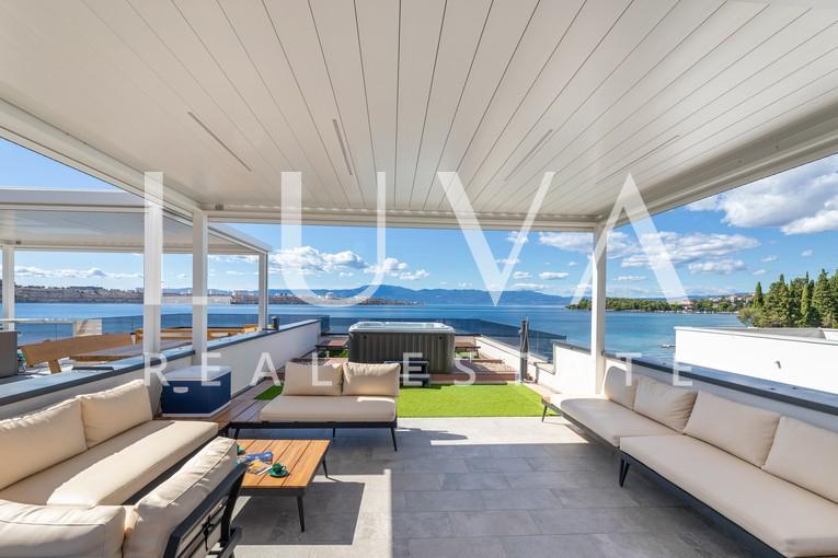 Krk, Omišalj, luxury apartment with roof terrace by the sea, for sale