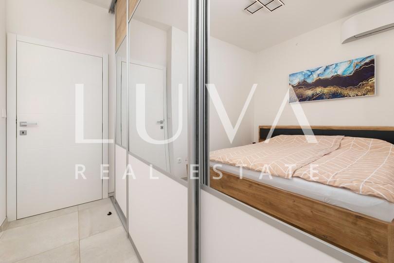 Krk, Omišalj, luxury apartment with roof terrace by the sea, for sale