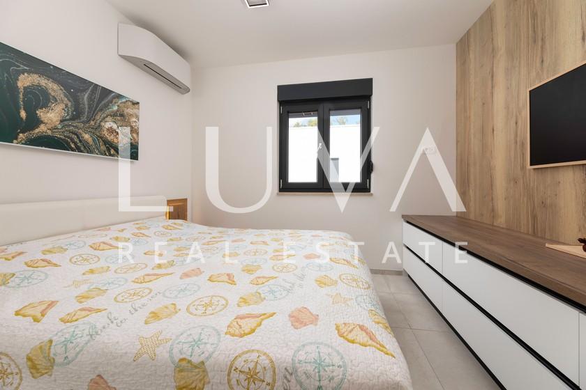 Krk, Omišalj, luxury apartment with roof terrace by the sea, for sale