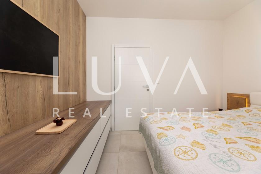 Krk, Omišalj, luxury apartment with roof terrace by the sea, for sale