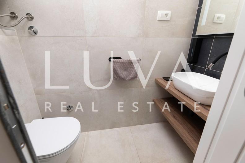 Krk, Omišalj, luxury apartment with roof terrace by the sea, for sale