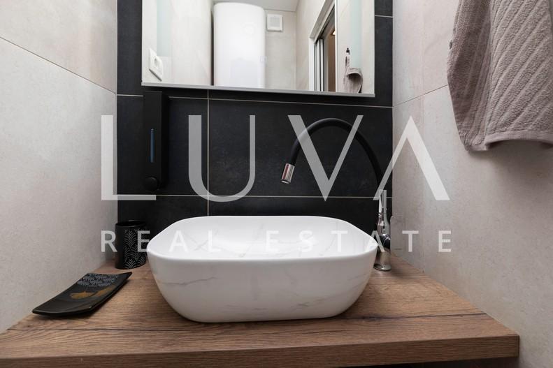 Krk, Omišalj, luxury apartment with roof terrace by the sea, for sale