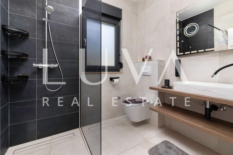 Krk, Omišalj, luxury apartment with roof terrace by the sea, for sale