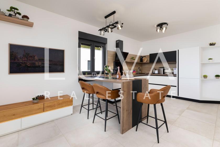 Krk, Omišalj, luxury apartment with roof terrace by the sea, for sale