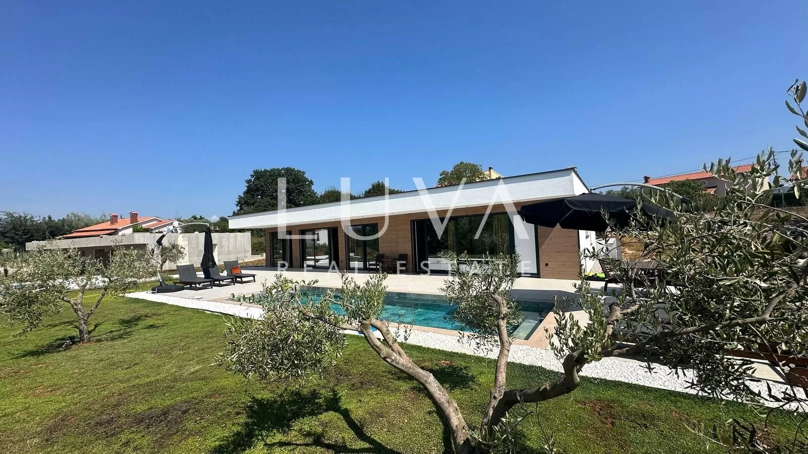 Istria, Labin – Modern villa with a swimming pool and two apartments for sale, 176 m²