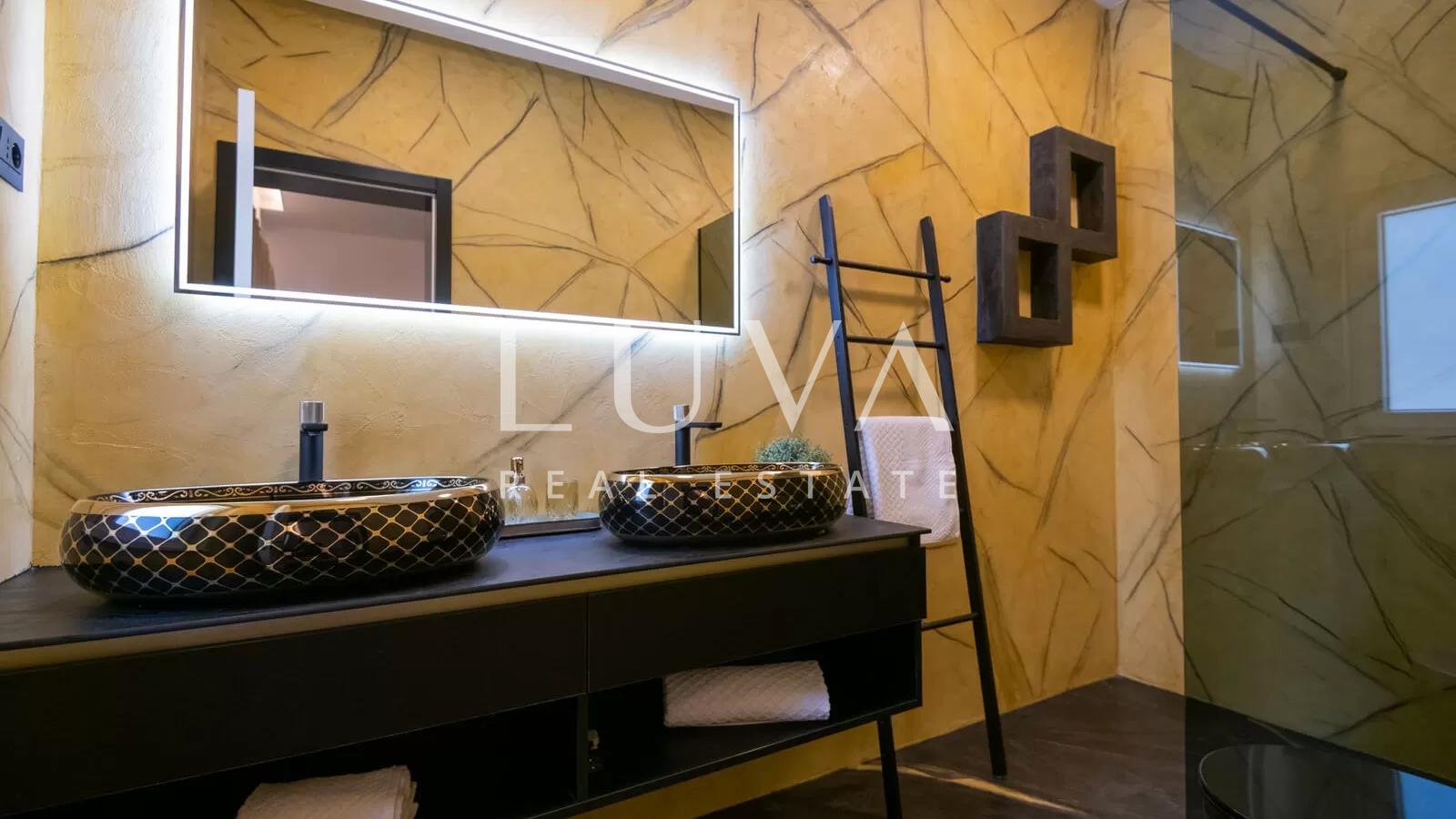Zagvozd, luxuriöse Villa mit Pool zu verkaufen