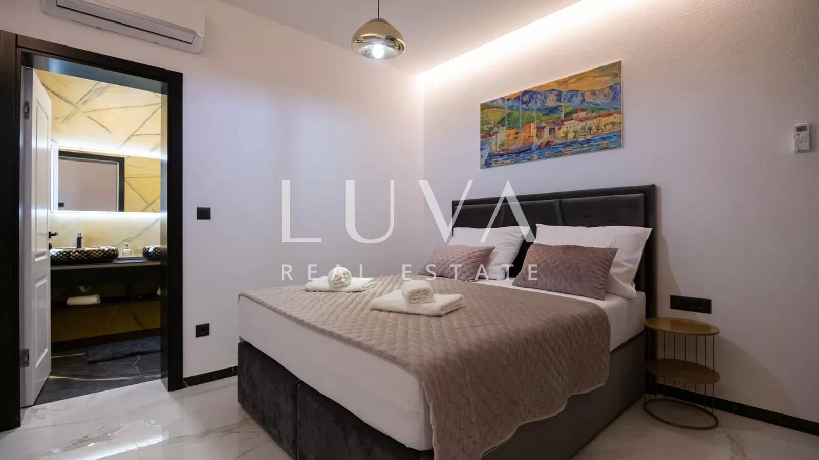 Zagvozd, luxuriöse Villa mit Pool zu verkaufen