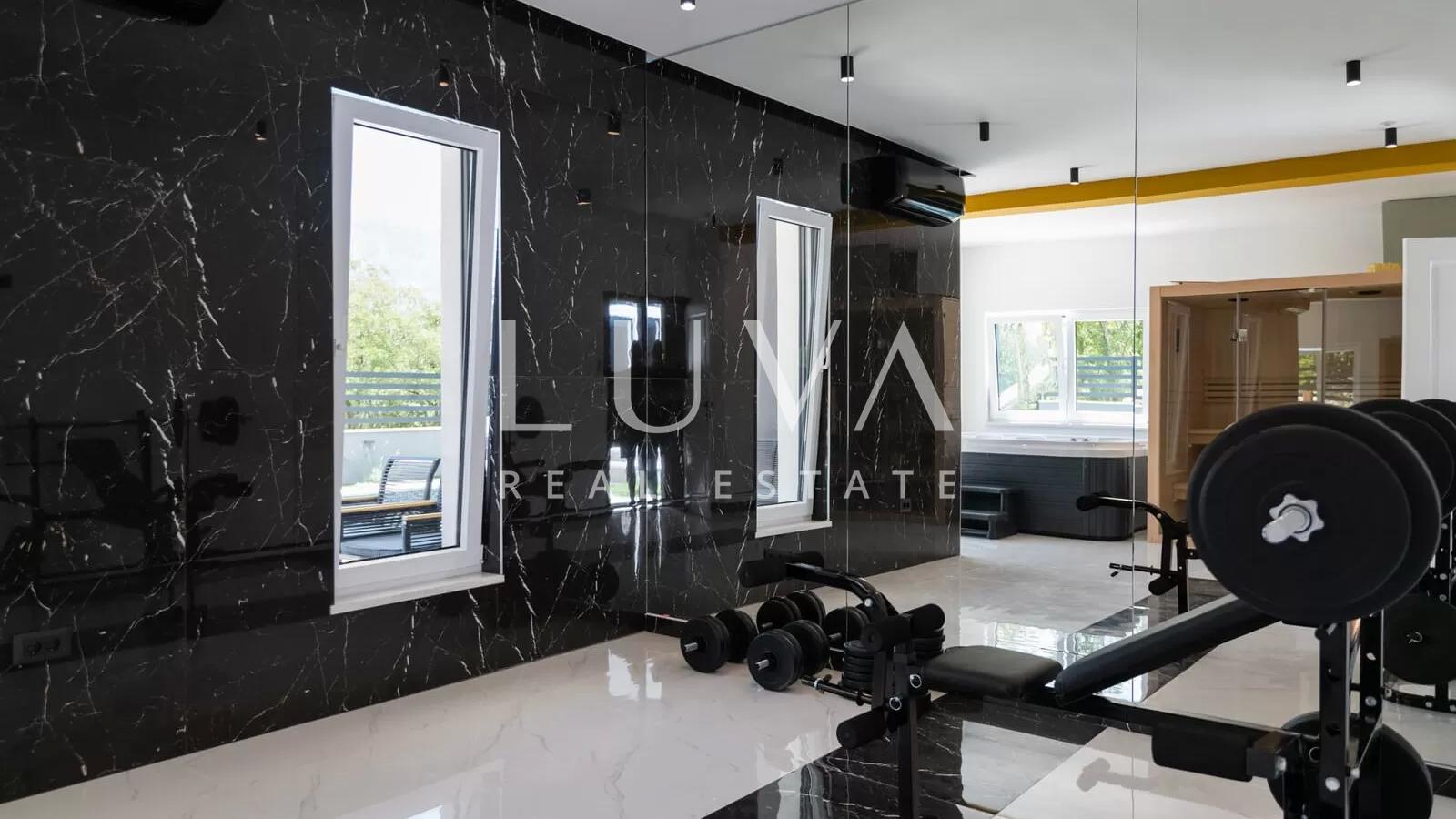 Zagvozd, luxuriöse Villa mit Pool zu verkaufen
