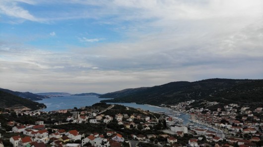 Marina, Trogir, prodaja dvojne kuće 247 m2 na 3 etaže + parking